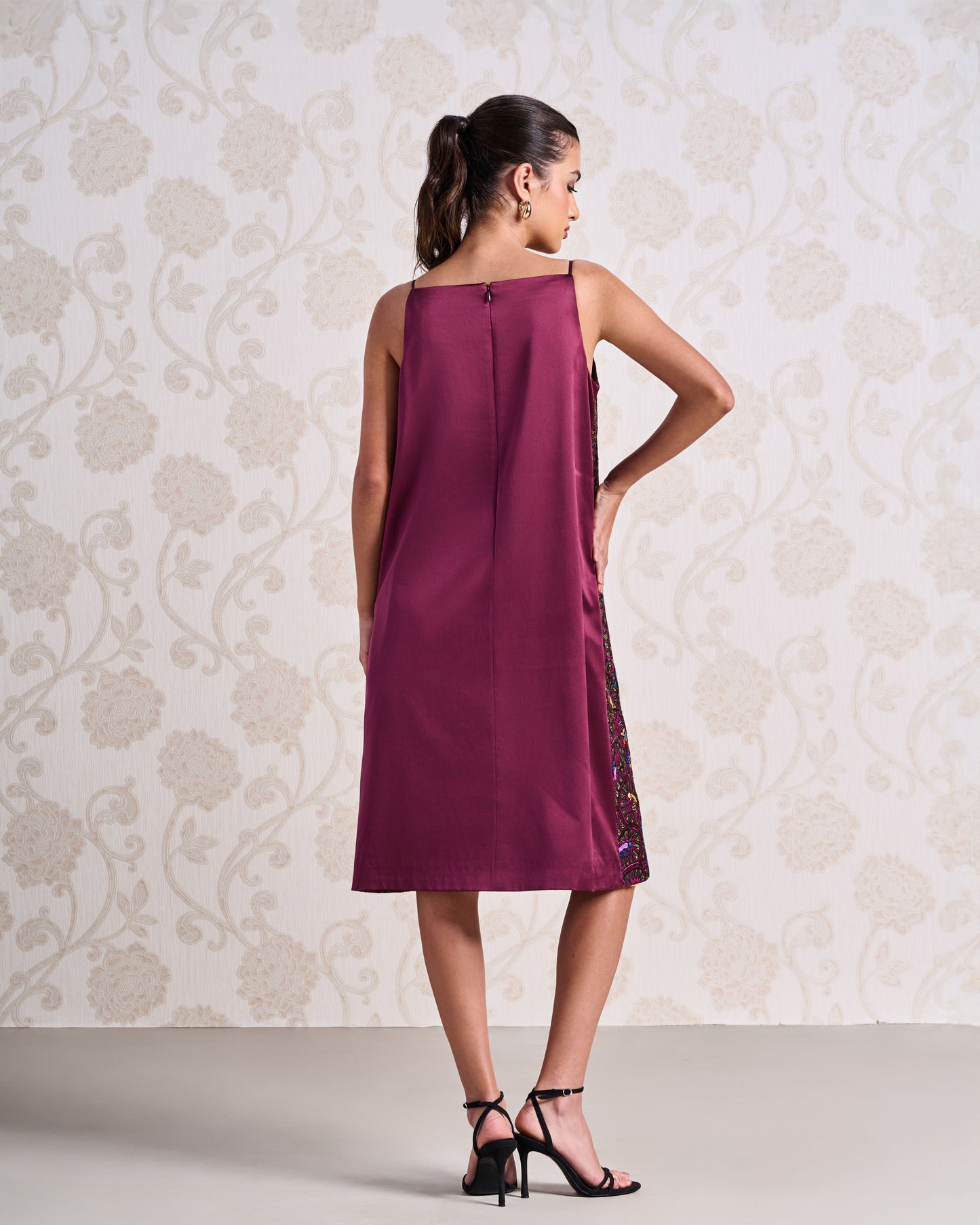 Short Dress – Persian Rose & Wine Bouquet