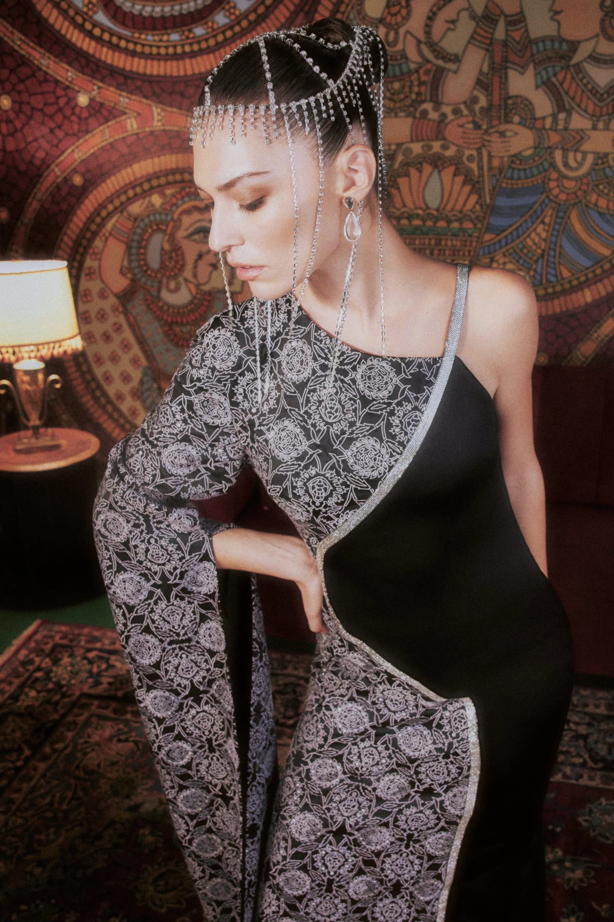 Bringing art and contemporary design together to create distinctive pieces for the modern woman.